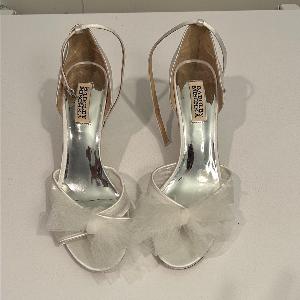 Badgley Mischka Cream Heels with Bow Detail - Final Markdown